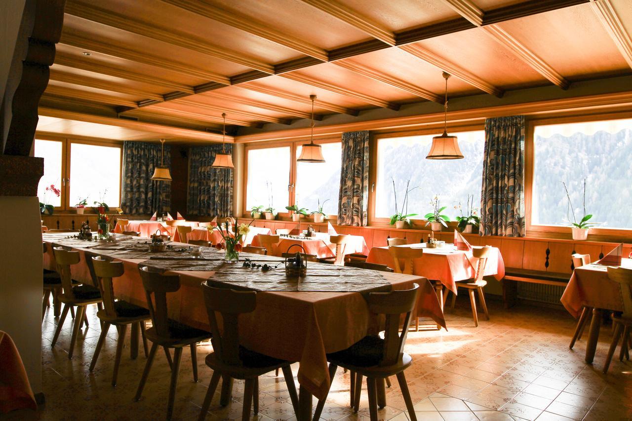 Hotel Chavalatsch Tubre Eksteriør billede