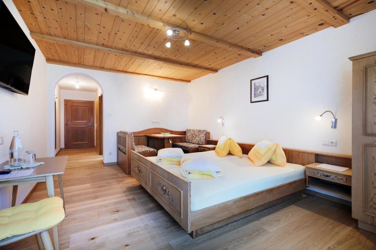 Hotel Chavalatsch Tubre Eksteriør billede